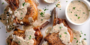 Photo de la Recette: Côtelettes de Porc Garnies de Sauce Crémeuse à la Moutarde