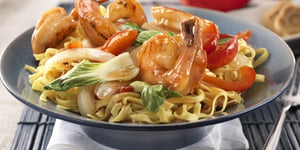 Photo de la Recette: Crevettes à l'orange et au Gingembre avec Pak-choï et Nouilles