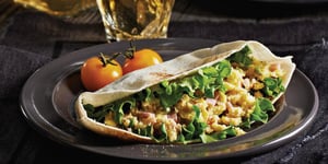 Photo de la Recette: Pitas au Jambon au Brie et aux Oeufs