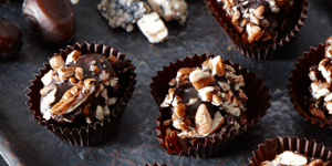 Photo de la Recette: DATTES FARCIES DE FROMAGE LE PORTO BLEU AU CHOCOLAT NOIR