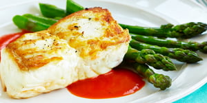 Photo de la Recette: Flétan avec Sauce aux Poivrons Rouges Grillés