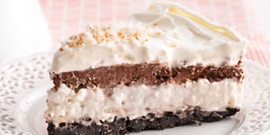 Photo de la Recette: Gâteau Étagé à la Crème de Coco et Mousse au Chocolat