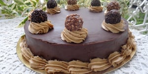 Photo de la Recette: Gâteau Noisette Chocolat au Ferréro Rocher