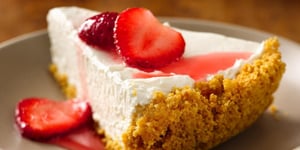 Photo de la Recette: Gâteau au Fromage au Yogourt Grec aux Fraises (sans cuisson)