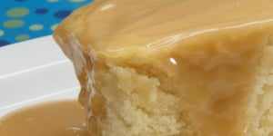 Photo de la Recette: Gâteau Blanc Sauce Style St-Hubert