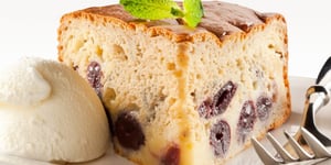 Photo de la Recette: GÂTEAU MOELLEUX AUX CERISES ET CHEDDAR FORT D’ICI