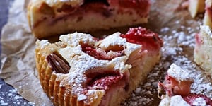 Photo de la Recette: Gateau au Yaourt Fraises Rhubarbe