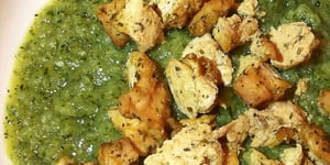 La Purée de Courgettes et le Poulet Mariné aux Fines Herbes