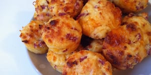 Muffins au Cheddar et Bacon