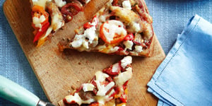 PIZZA CHASSEUR AU POULET ET AUX 3 FROMAGES