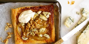 Photo de la Recette: POIRES CARAMÉLISÉES ET FROMAGE BLEU (GORGONZOLA) TARTS