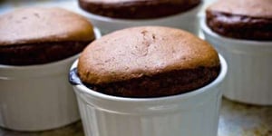 Photo de la Recette: Petits soufflés au Chocolat, Sauce au Chocolat