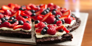 Photo de la Recette: Pizza-Dessert aux Brownies et aux Petits Fruits sans Gluten