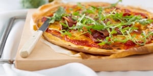 Photo de la Recette: Pizza au Jambon Fumé et à la Roquette