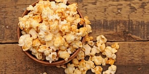 Popcorn Maison au Miel, Zeste d’orange, Gingembre Moulu et Graines de Sésame