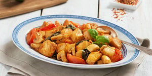 Photo de la Recette: Poulet Thai avec Tomates au Basilic