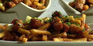 Poutine au Porc Confit et Sauce au Foie Gras