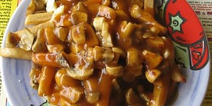 Photo de la Recette: Poutine avec Sauce aux Champignons et Fromage