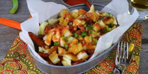 Poutine de Patates Douces et Poulet Épicée