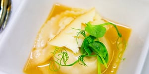 Photo de la Recette: RAVIOLIS AU FROMAGE LA RÉCOMPENSE ET SA BIÈRE APHRODISIAQUE, BOUILLON DE VOLAILLE