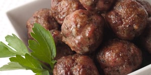 Ragoût de Boulettes Réinventés, Sauce Crémeuse au Yogourt