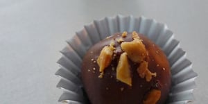 Photo de la Recette: Rochers au Chocolat Praliné, Noisettes et Crêpes Dentelles