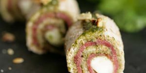 Roulé de Pesto, Mozzarella, Magret de Canard Fumé et Pignons de Pin