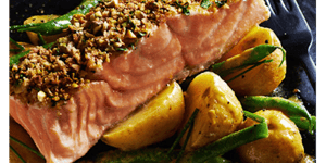 Photo de la Recette: SAUMON EN CROÛTE DE PISTACHE AVEC SALADE DE POMMES DE TERRE AUX FINES HERBES