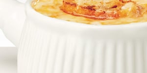Photo de la Recette: SOUPE À L’OIGNON GRATINÉE AU FROMAGE LE MAMIROLLE