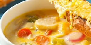 Photo de la Recette: SOUPE AUX LÉGUMES-RACINES ET SES CROÛTONS AU SUISSE RIVIERA
