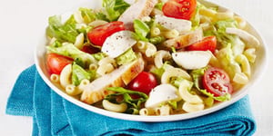 Photo de la Recette: Salade César au Poulet de type Macaroni au Fromage