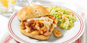 Photo de la Recette: Sandwich BBQ aux Poitrines de Poulet Tranchées, Assaisonnées et Rôties au Four