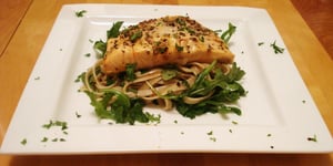 Photo de la Recette: Saumon Rôti au Beurre Citronné, Fettucine à la Roquette et au Persil