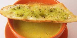 Photo de la Recette: Soupe Froide de Mangue et Croutons Pesto