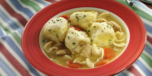 Soupe au Poulet et Boulettes de Pâte Faciles