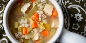 Photo de la Recette: Soupe-repas au poulet et à l’orge, excellente source de fibres