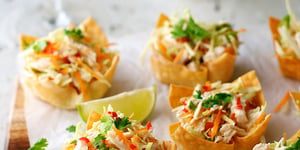 Photo de la Recette: Thai Salade de Poulet Wonton Coupes