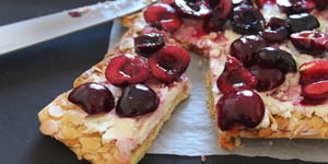 Photo de la Recette: Tarte Rustique aux Cerises, Ricotta et Amandes de Martha Stewart