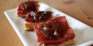 Photo de la Recette: Toasts Viande des Grisons & Confit d'oignon