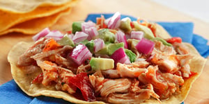Photo de la Recette: Tostadas de Poulet en Filaments avec Salsa Piquante