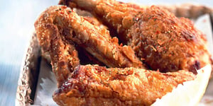 Photo de la Recette: Ailes et Pilons de Poulet à L’américaine