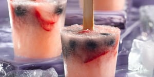 Photo de la Recette: Bâtonnets Glacés aux Baies et à la Sangria Blanche