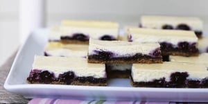 Barres de Gâteau au Fromage aux Bleuets