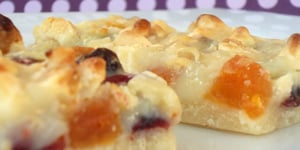 Photo de la Recette: Barres Magiques Sablées aux Canneberges, Abricots et Amandes