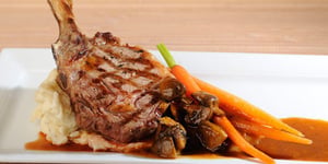 Photo de la Recette: BBQ Côtes de Veau Marinées au Romarin Sauce aux Champignons