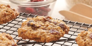 Photo de la Recette: BISCUITS AU GRUAU ET AUX CANNEBERGES