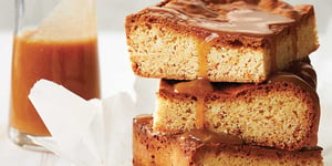 Blondies à L’érable et à la Noix de Coco