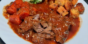 Photo de la Recette: BOEUF BRAISÉ À L'AIL ET SAUCE TOMATE