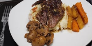 Photo de la Recette: Boeuf Braisé à L’oignon et Purée de Pommes de Terre au Bacon de Marilou