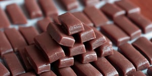 Photo de la Recette: Bonbons Mous au Caramel au Beurre Salé et Chocolat Noir